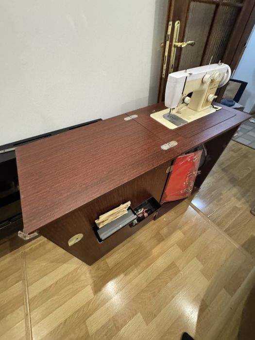 Швейная машинка Чайка 142М