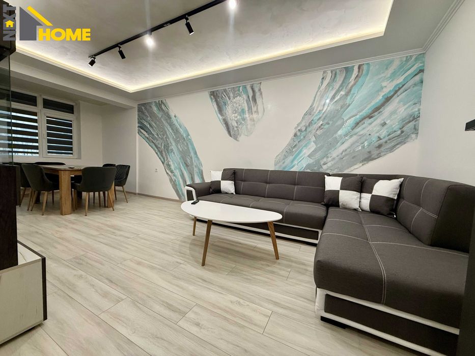 Чисто нов, напълно обзаведен тристаен апартамент с ГАРАЖ!