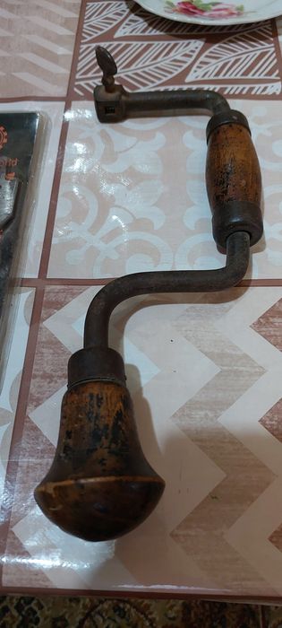 Коловорот и перьевые свёрла для работы по дереву