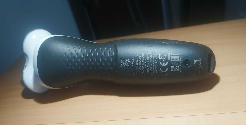 Aparat de Ras Philips Series 7000 S7370 – Protecție Piele Sensibilă