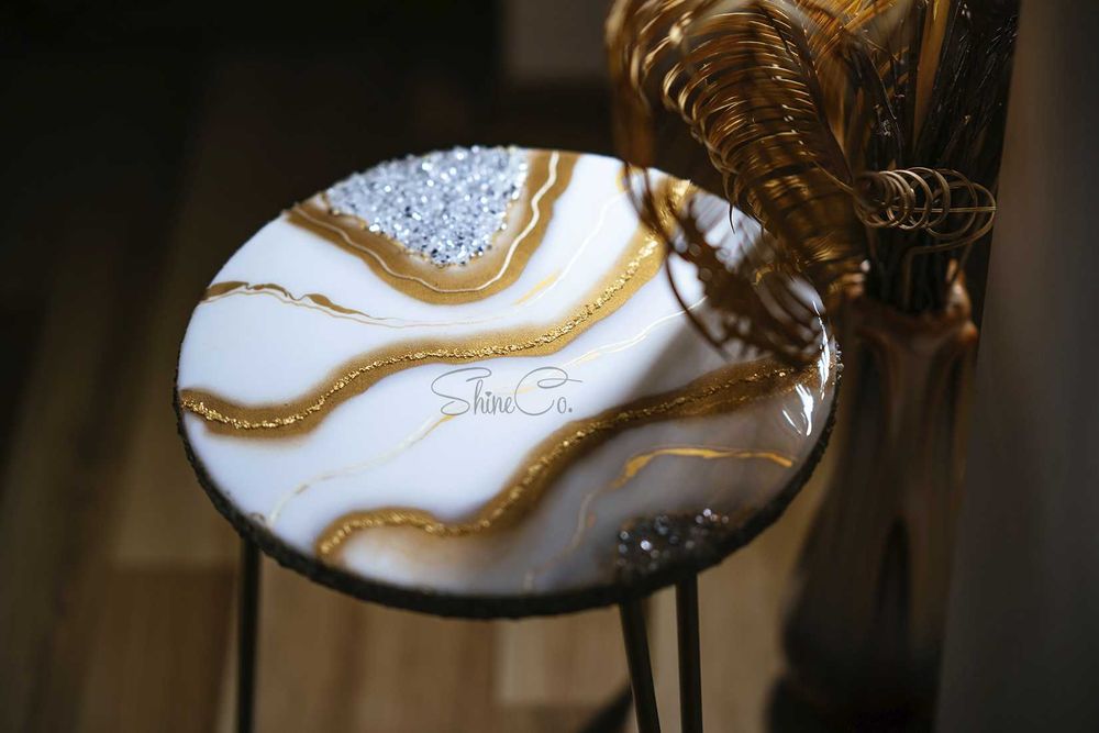 Помощна масичка с епоксидна смола