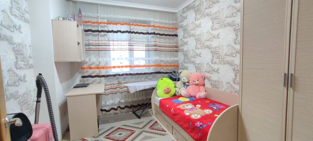 Детская мебель ,кровать шкаф стол