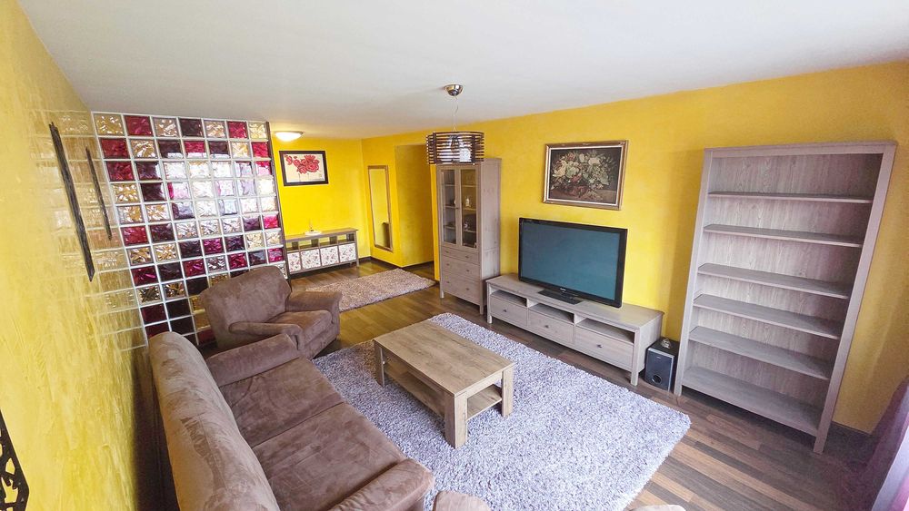 Inchiriez apartament ultracentral Zalau, 3 camere, 87mp, etaj 4/4