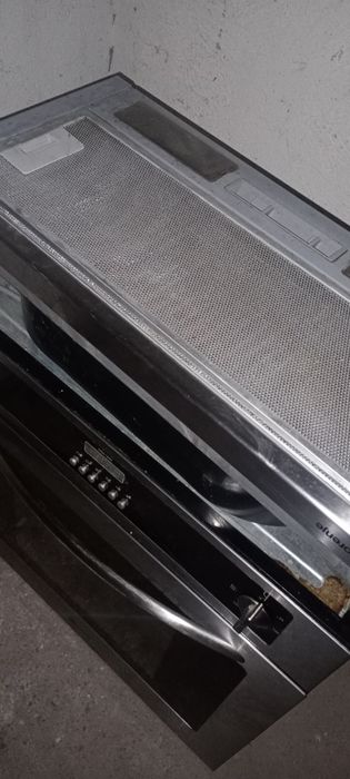 Cuptor și hota la ofertă