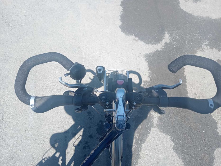 Vând BICICLETA GIANT roți 28