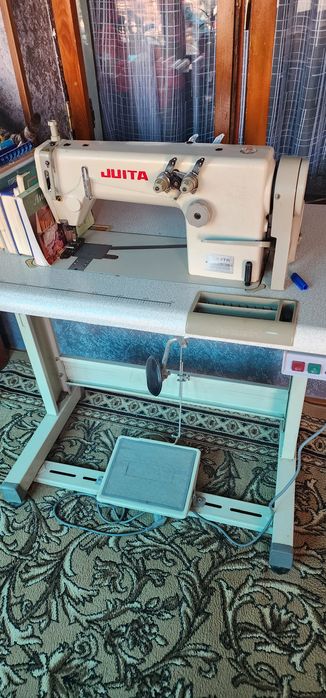 Продается швейная производственная машинка