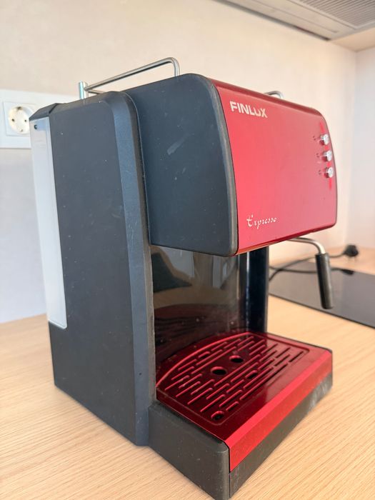 Ръчна еспресо кафемашина FINLUX FEM-1691 IMPRESSION RED, 15 BAR, 1.5Л РЕЗЕРВОАР, 1100W, ЧЕРЕН/ЧЕРВЕН