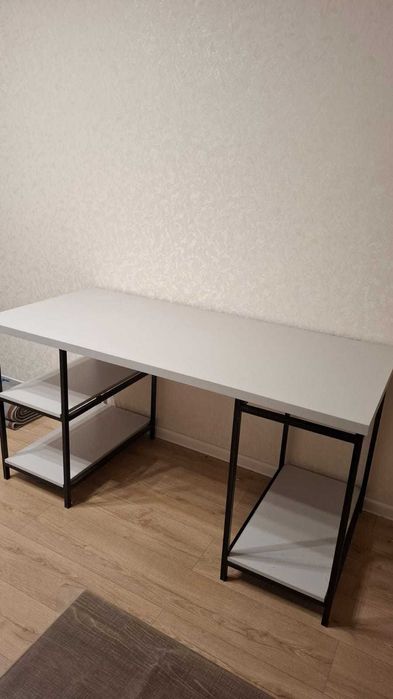 Стол компьютерный для офиса или дома