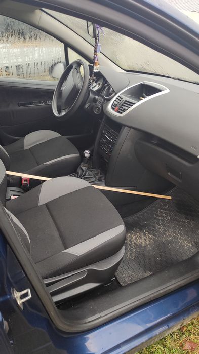 Vând Peugeot 207 sau schimb cu 4x4