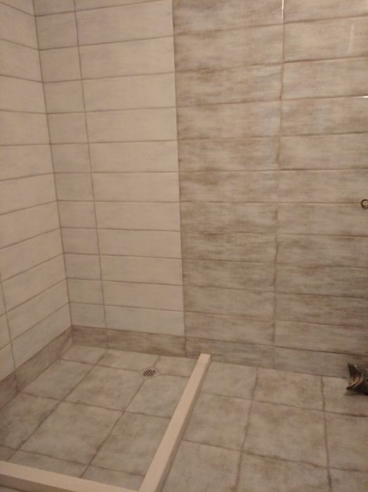 Опитен майстор фаянсаджия, теракота, гранитогрес