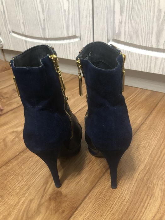 Осенние сапожки Versace