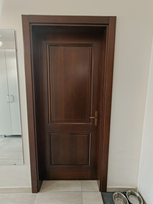Vând 8 uși interior din lemn masiv de tei, cu toc