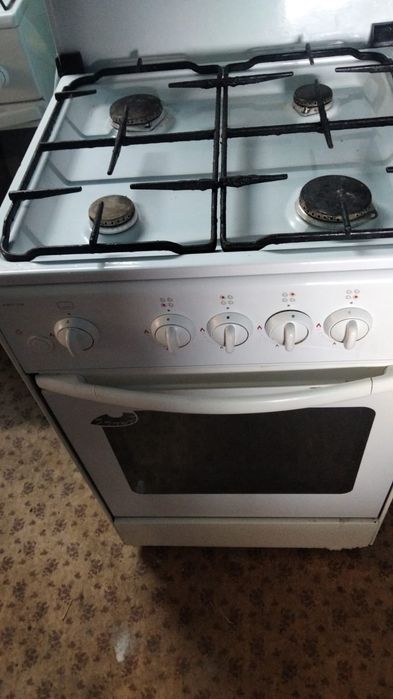 Продам газ плиту