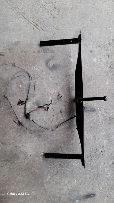 Теглич Оригинален за Ауди А6 Ц4/ Audi A6  C4 комби