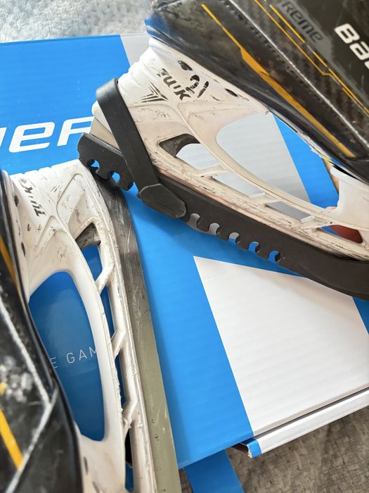 Продам коньки хоккейные bauer m5 pro