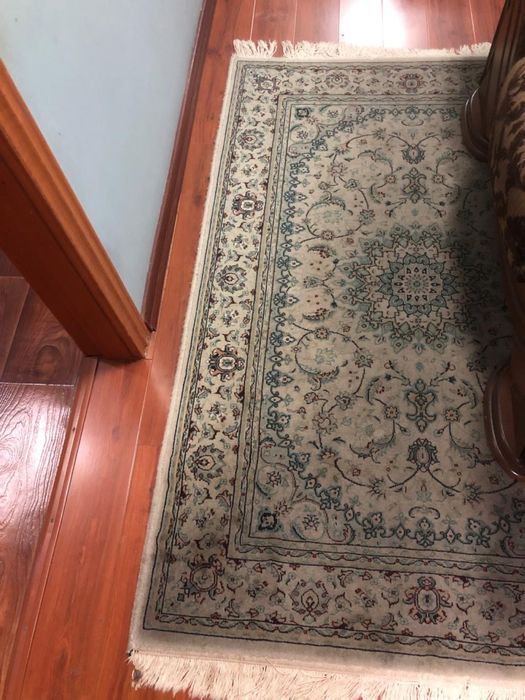 Продам 2 маленьких ковра