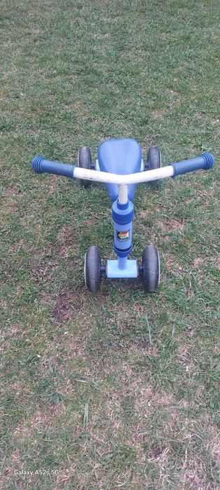 Vând  două triciclete copii