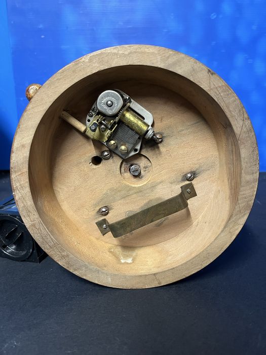 Рядка,стара рекламна фигура на бранд немско вино “Kellergeist”