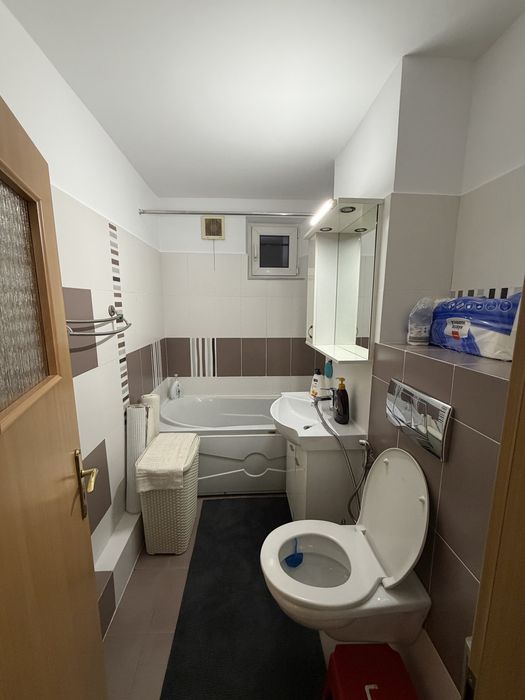 Inchiriez apartament 3 camere Piatra Neamt