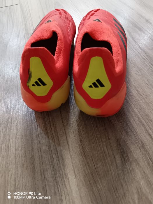 Продам футбольные бутсы