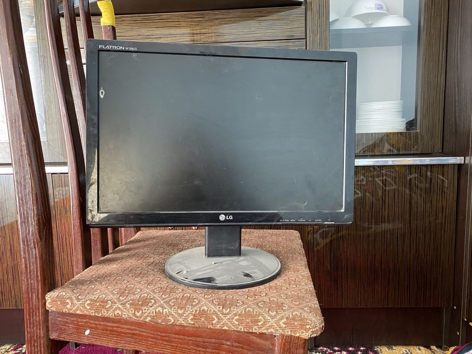 Monitor sotiladi !!!