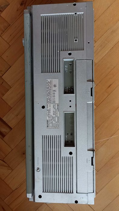 Продавам ретро радиокасетофон Sharp GF-450