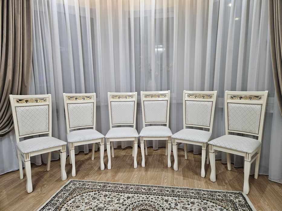 Стол с 12 стульями