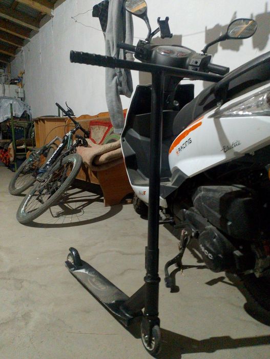 Продам самокат нааходу