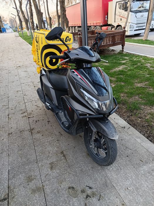 Skuter tigr sotiladi