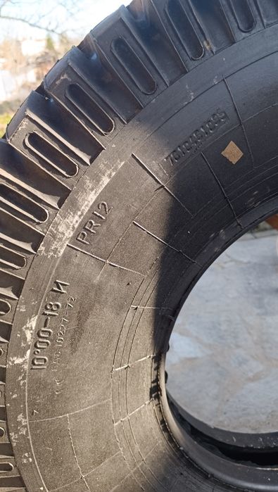 НОВИ Гуми 10.00 х 18  ( БДС 10227 - 72 ) 2 бр. за Газ 63 камион и др.