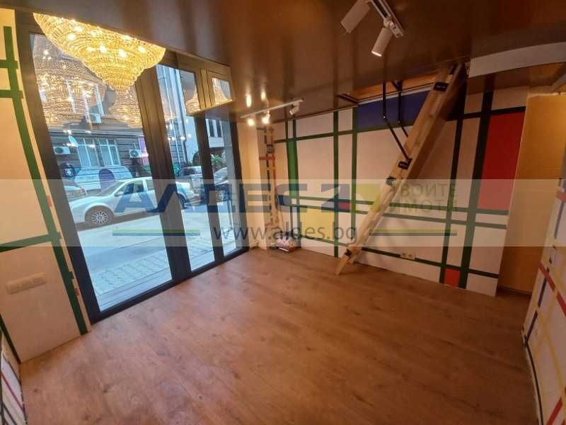Дава се под наем Магазин в София, Център - 15 кв.м за 550 € - Снимка #2