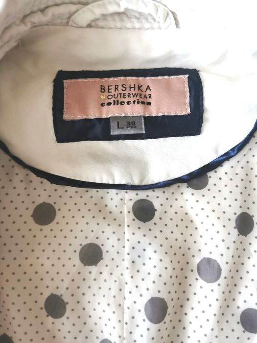 Бежов шлифер Bershka