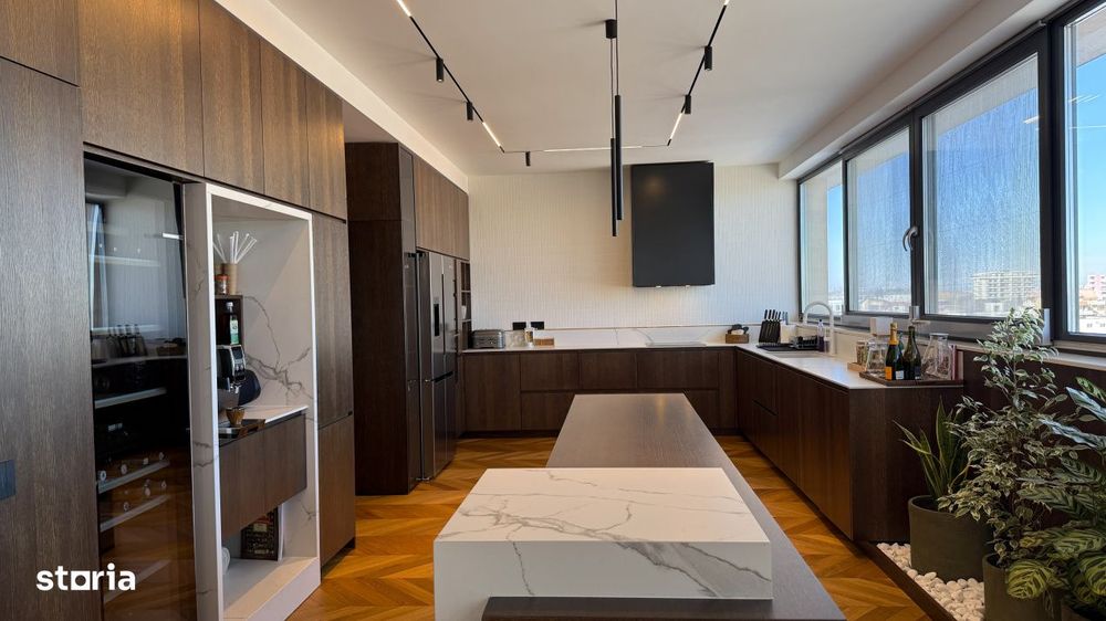 Penthouse pe bune, 5 camere, vedere la Mare si la Lac, 5 parcari subte