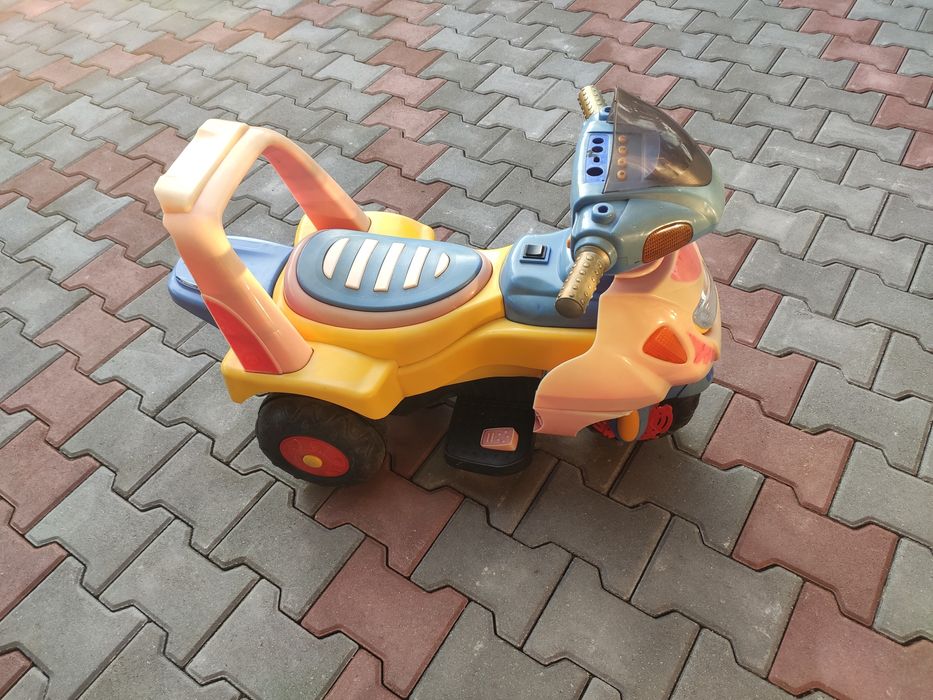 Vând mașinuță electrica