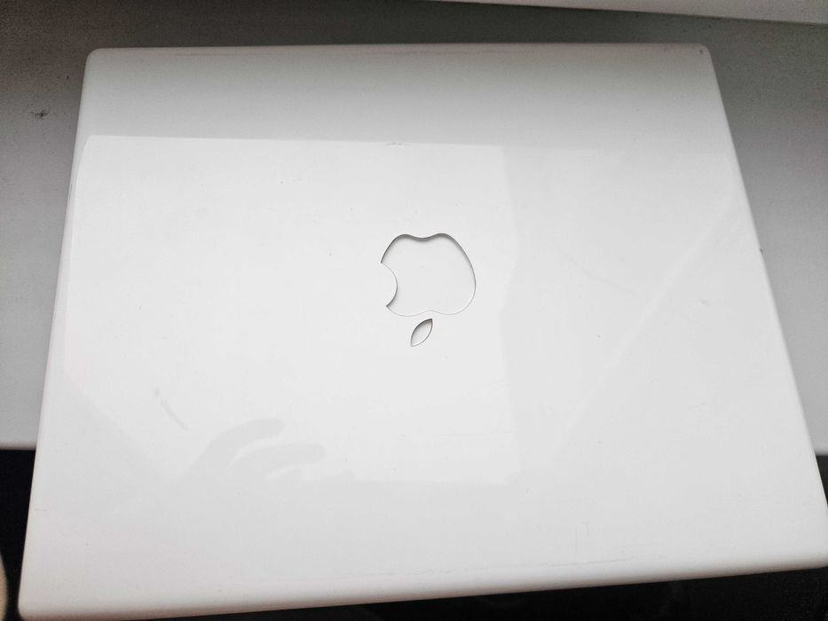 Ретро лаптоп Apple iBook G4