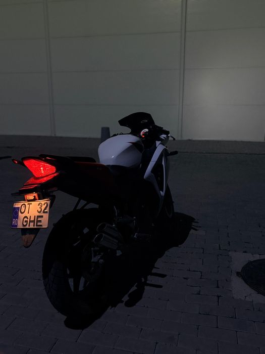 Vand honda Cbr125R oferim transport contracost
