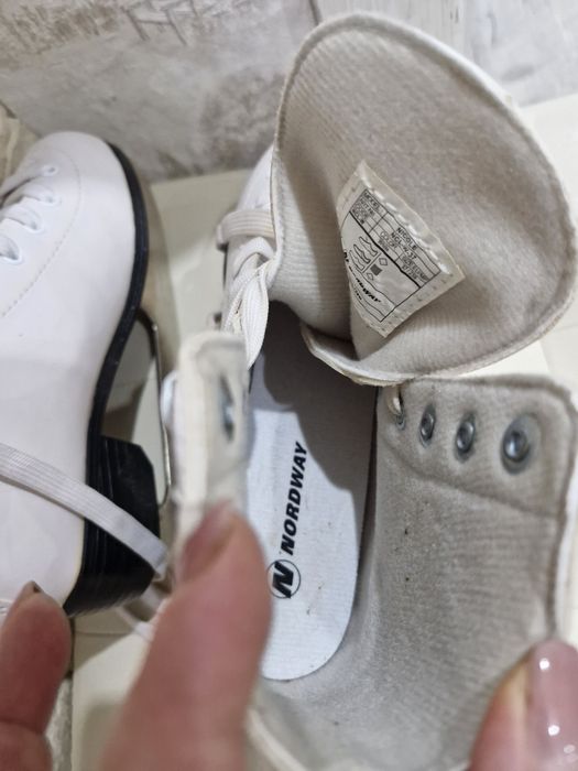 Коньки фигурные кожаные