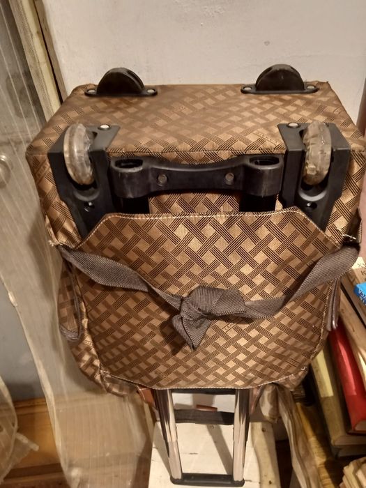 Продам сумку на колесах