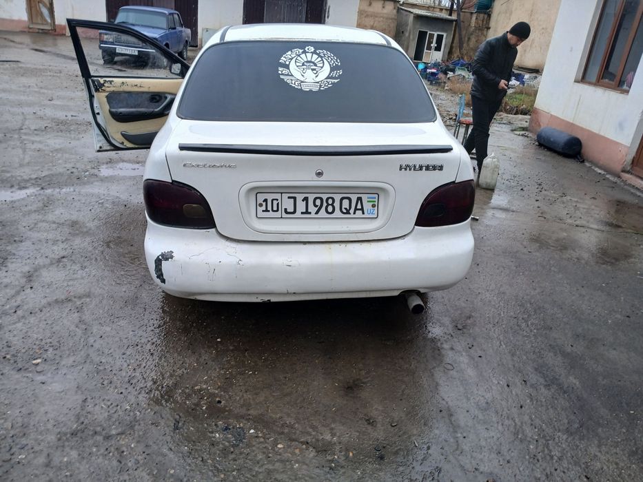 Hunday Moshina sotiladi hollati zur yuradi 4 bollon ynagi metan bor