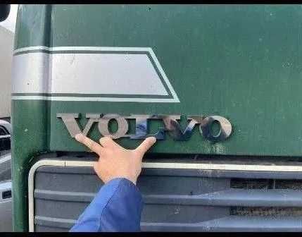 Надпись на капот VOLVO, буквы на капот ВОЛЬВО, Шильдик на капот VOLVO