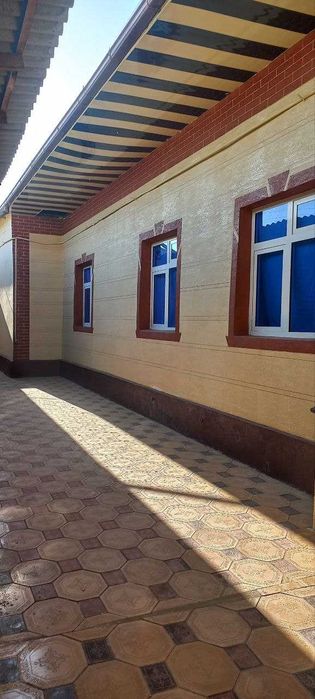 Hovli uy sotiladi guliston