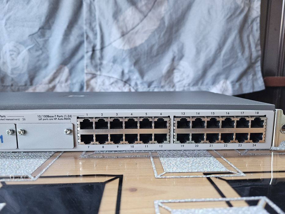 HP Procurve switch 2524 J4813A 24 porturi 10/100
Resetate.
Perfect fun