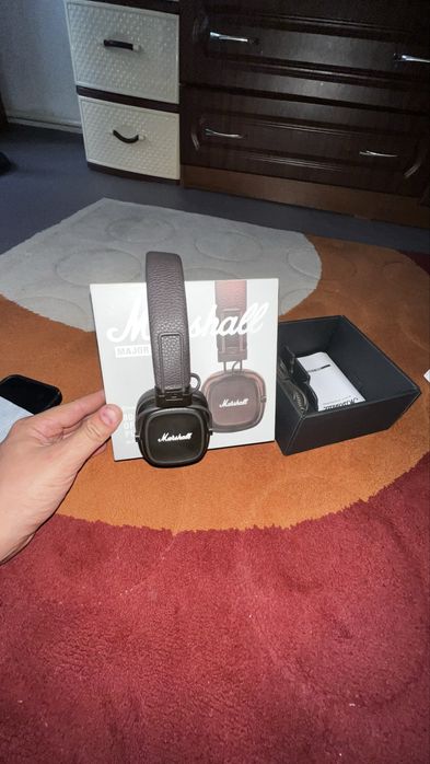 Продам оригинал наушники Marshall 4