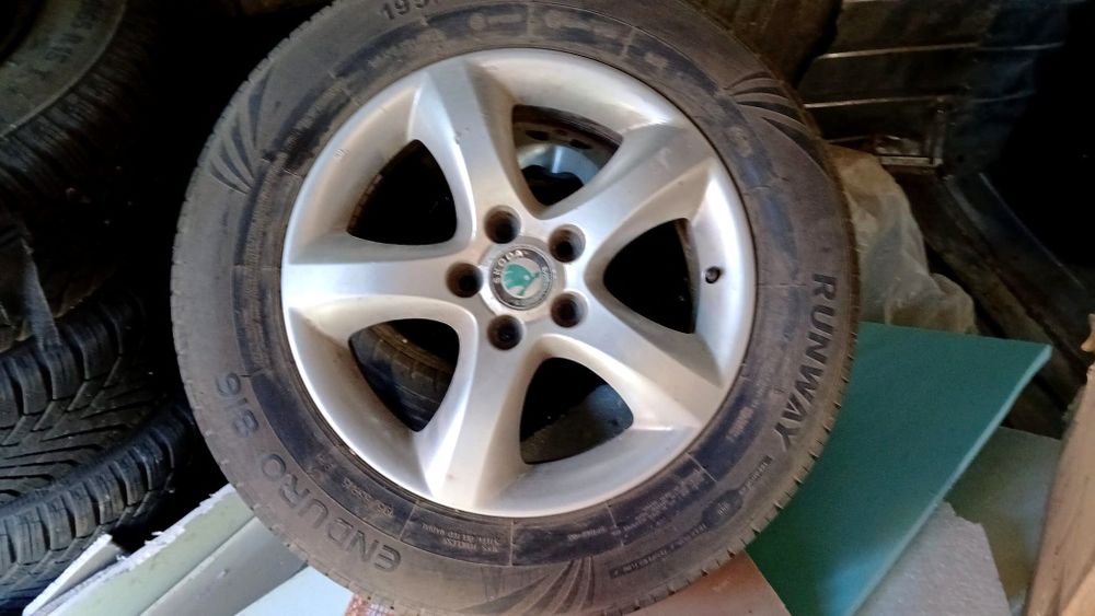 Vând jante aluminiu 195/65/15 !