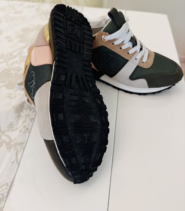 Sneakersi foarte comozi LV