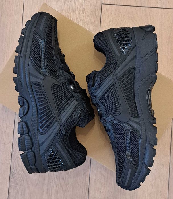 Nike VOMERO 5 45-ти