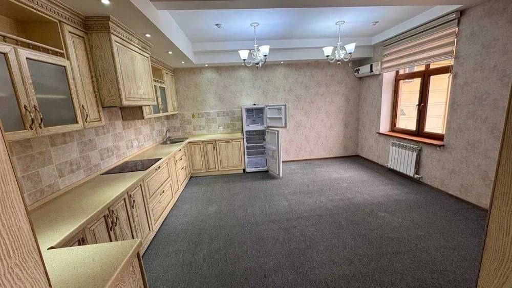 Сдается дом на Амира Темура 3 сотки ( н806 )