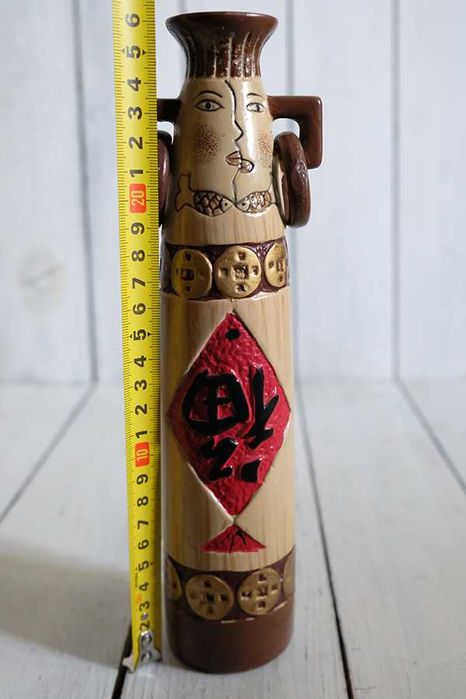 Декоративная ваза в африканском стиле