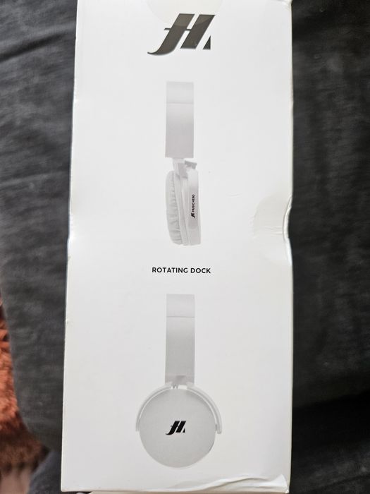 Слушалки чисто нови в кутия бели и черни