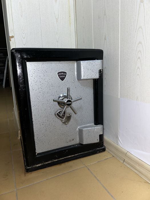 Бронированный сейф